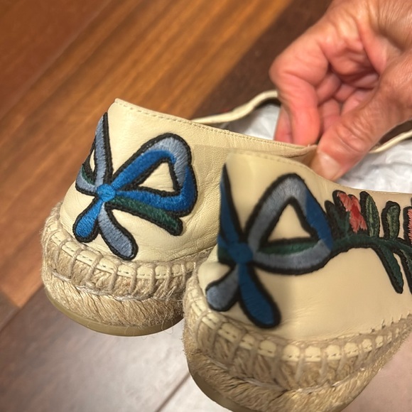 Gucci🎉host pick🎉🎈 Pilar leather espadrille with embroidered flowers - Picture 8 of 14